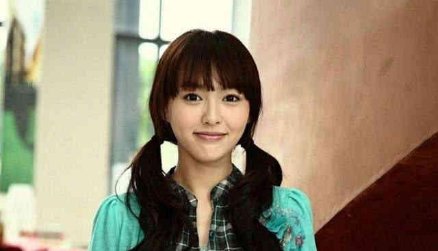 女主穿到娱乐圈吃瓜文,女主的吃瓜日常  第3张