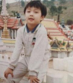 张艺兴小时候爆料视频,揭秘明星成长背后的温馨瞬间